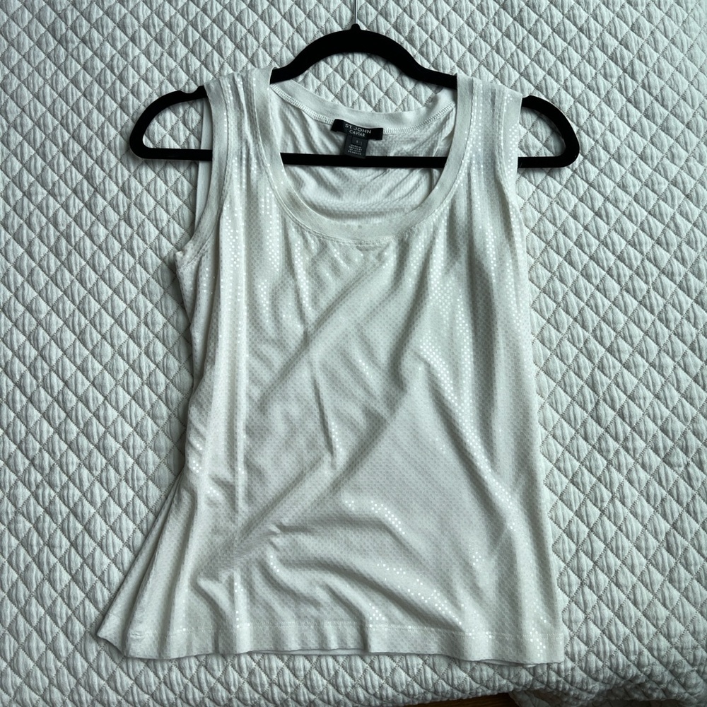 White Fitted Tank Top with Scoop Neck